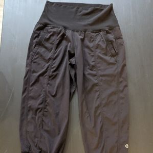 Lululemon Highwaisted Cropped Joggers